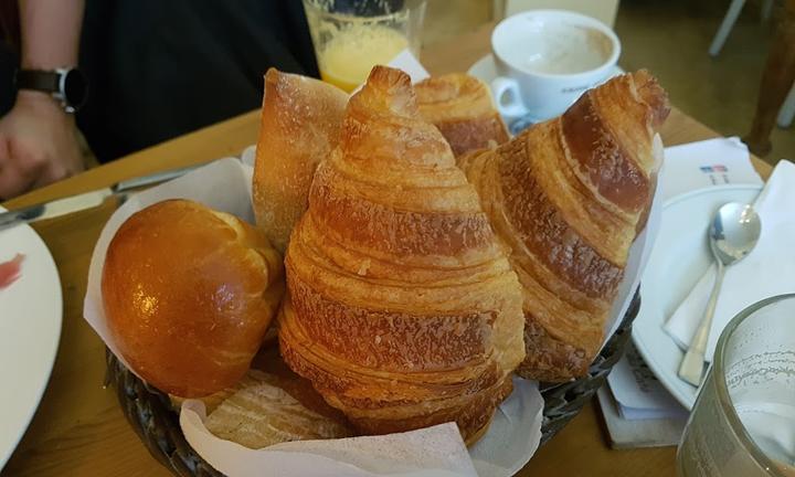 Eclair Au Café